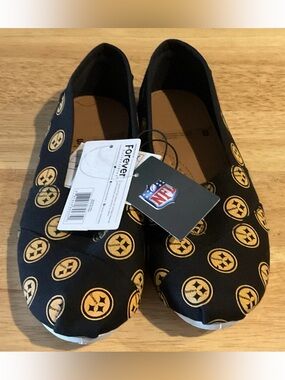 Forever Collectibles Pittsburgh Steelers Slip-On Canvas Shoes Slippers Small 5-6